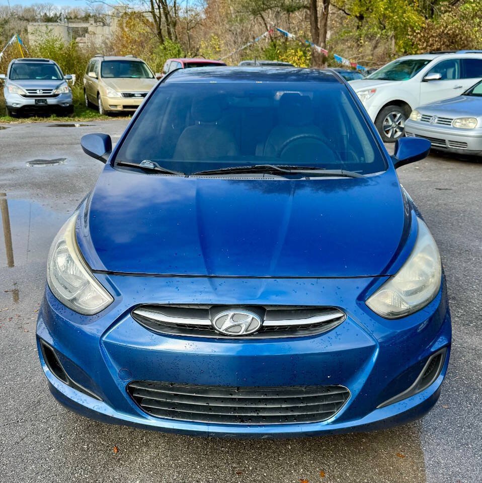 Used 2015 Hyundai Accent GLS FWD image 2