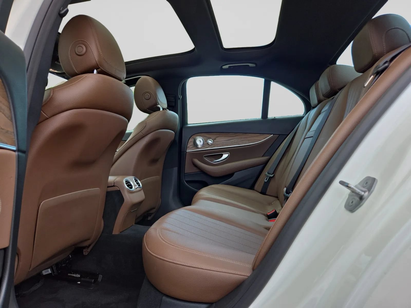 Used 2018 Mercedes-Benz E 300 image 25