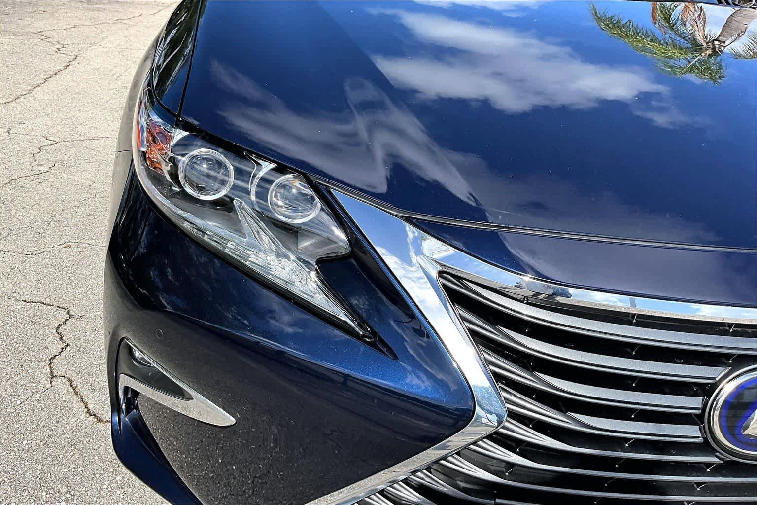 Used 2017 Lexus ES 300h image 28
