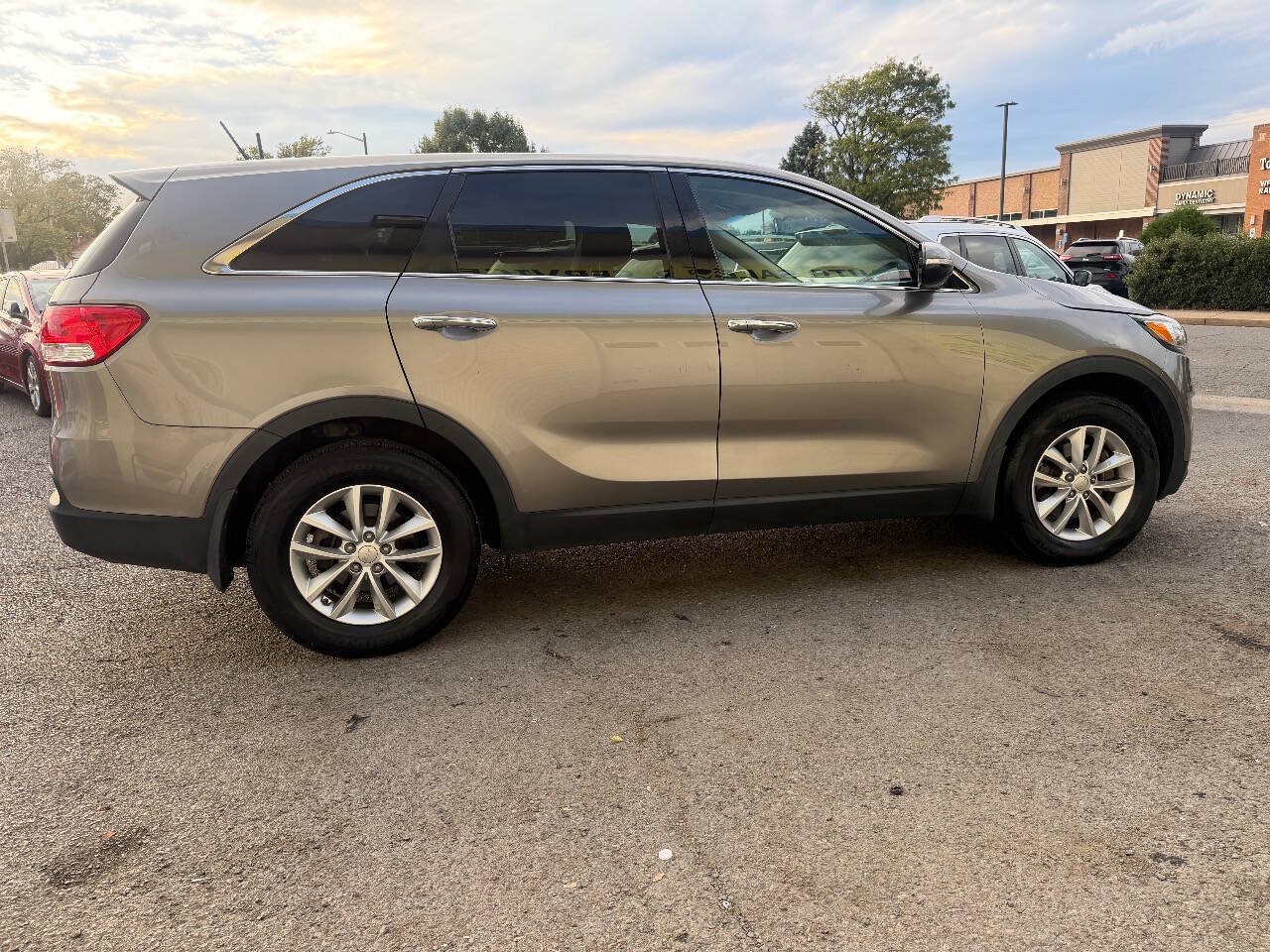 Used 2016 Kia Sorento L FWD image 7