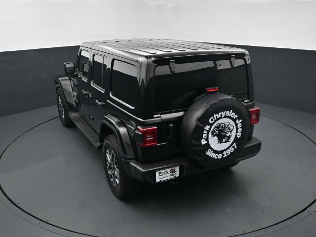 Used 2024 Jeep Wrangler Unlimited Sahara w/ Technology Group AWD/4WD image 16