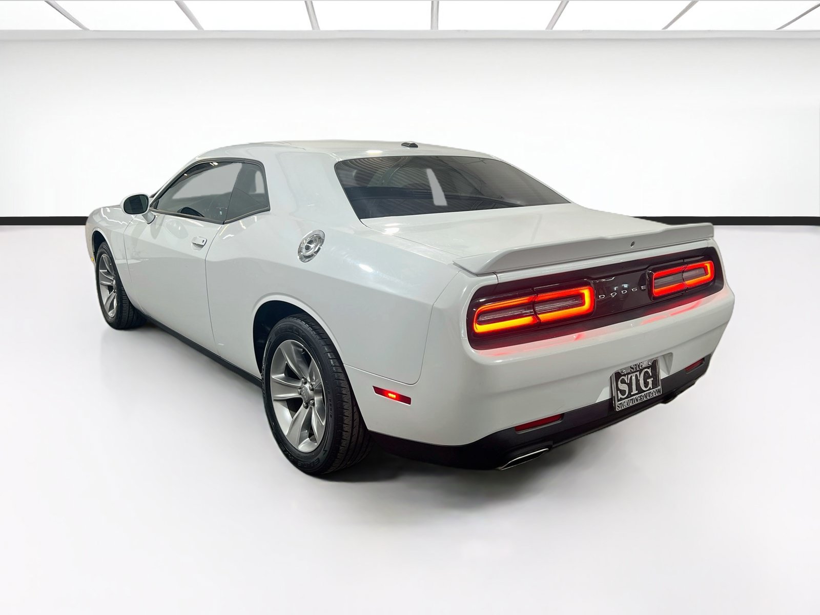 Used 2020 Dodge Challenger SXT RWD image 6