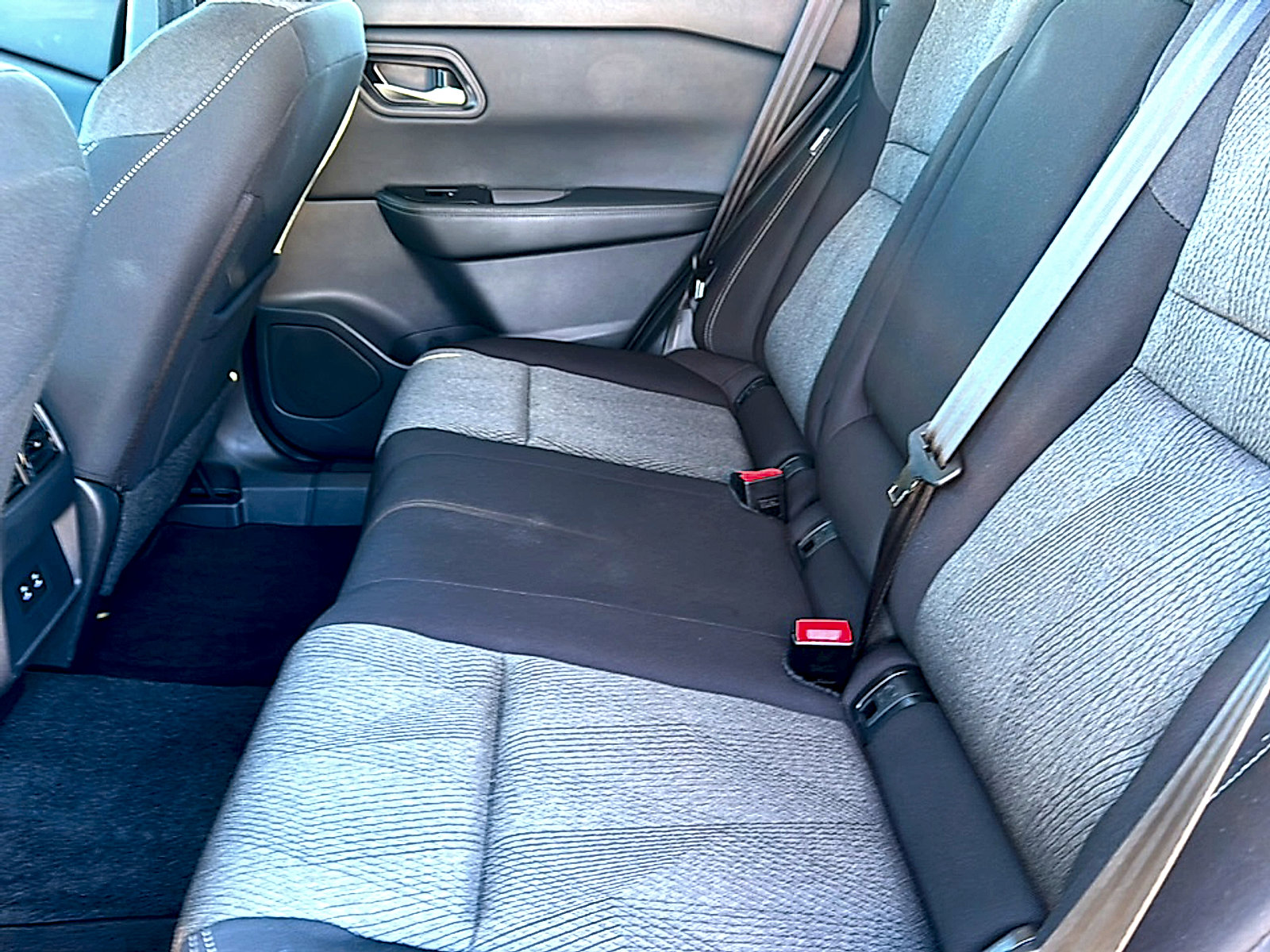 Used 2025 Nissan Rogue SV image 18