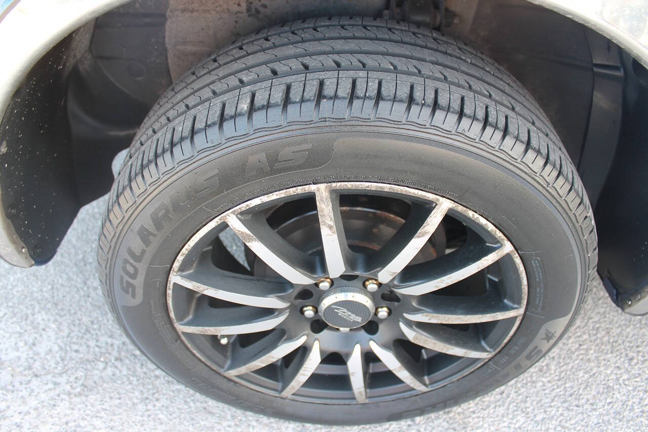 Used 2004 Chrysler PT Cruiser Limited FWD image 12