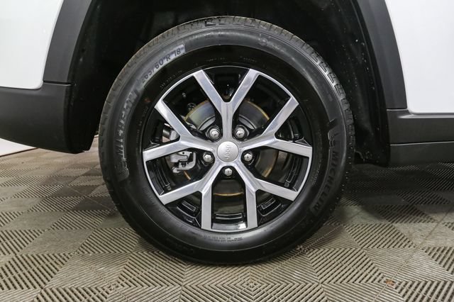 Used 2025 Jeep Grand Cherokee Limited AWD/4WD image 16