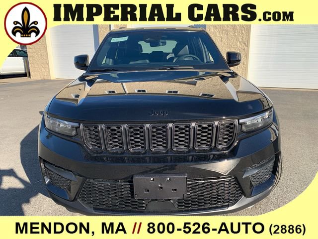 New 2025 Jeep Grand Cherokee Altitude image 4