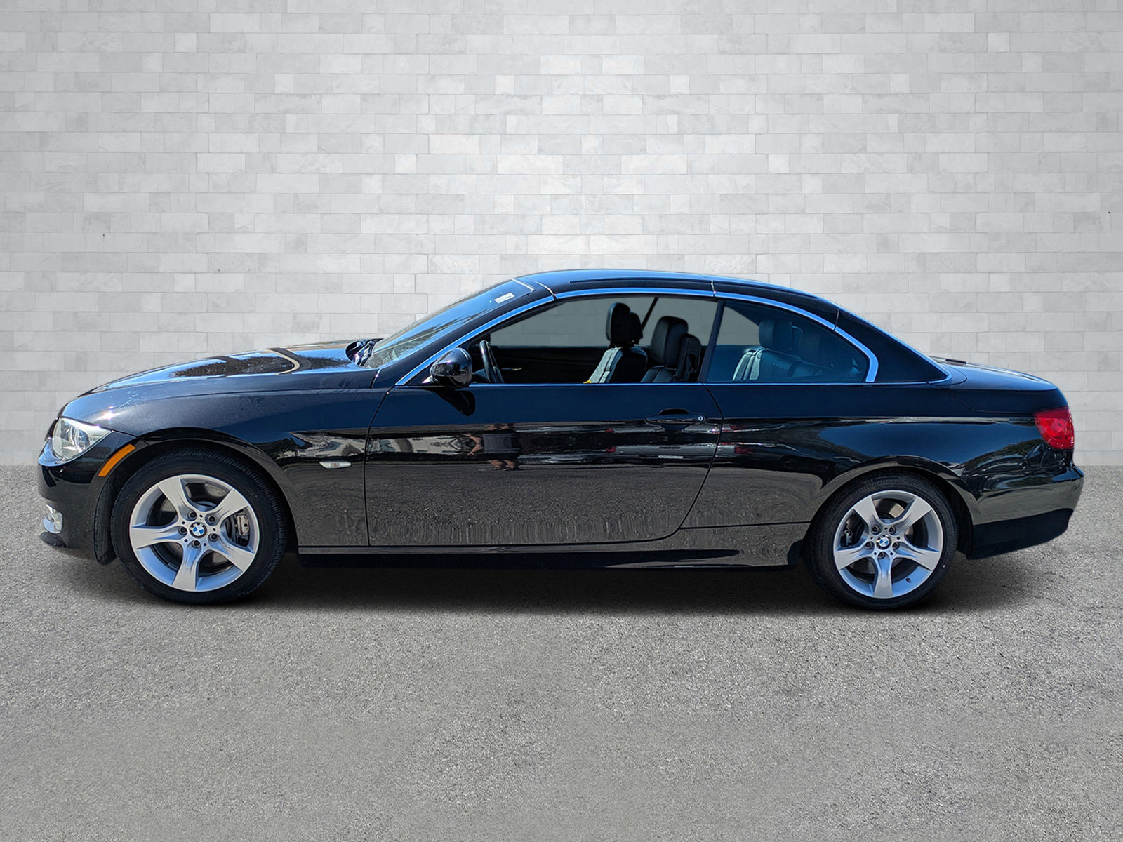 Used 2011 BMW 335i Convertible image 8