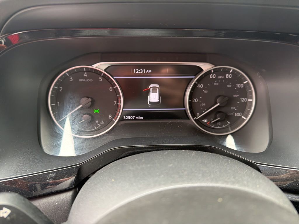 Used 2025 Nissan Pathfinder SV image 10