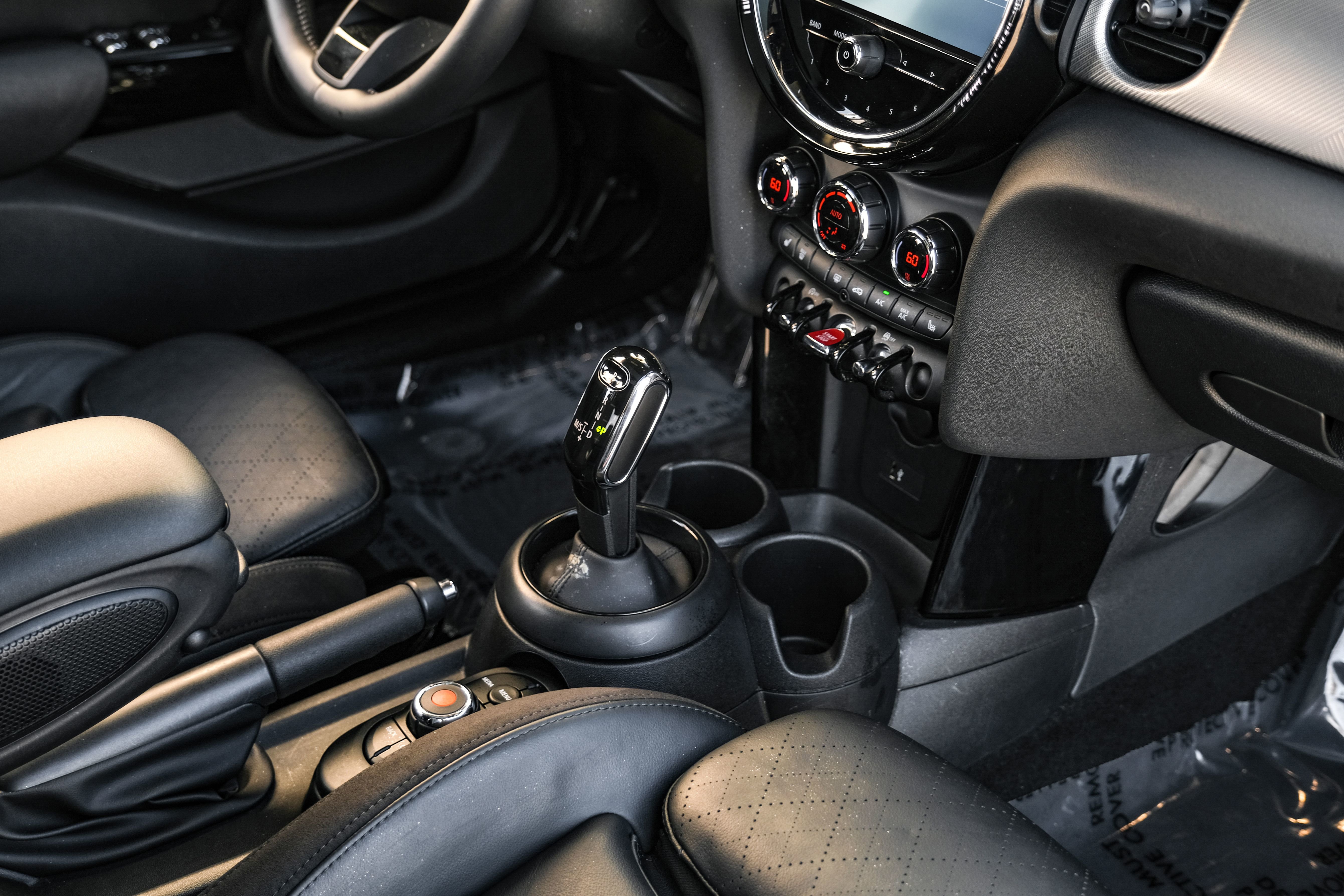 Used 2022 MINI Cooper 4-Door Hardtop w/ Signature Upholstery Package image 22