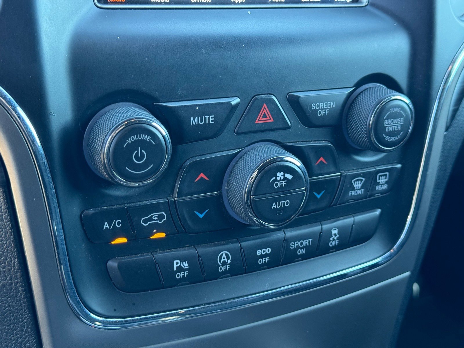 Used 2021 Jeep Grand Cherokee Laredo image 27