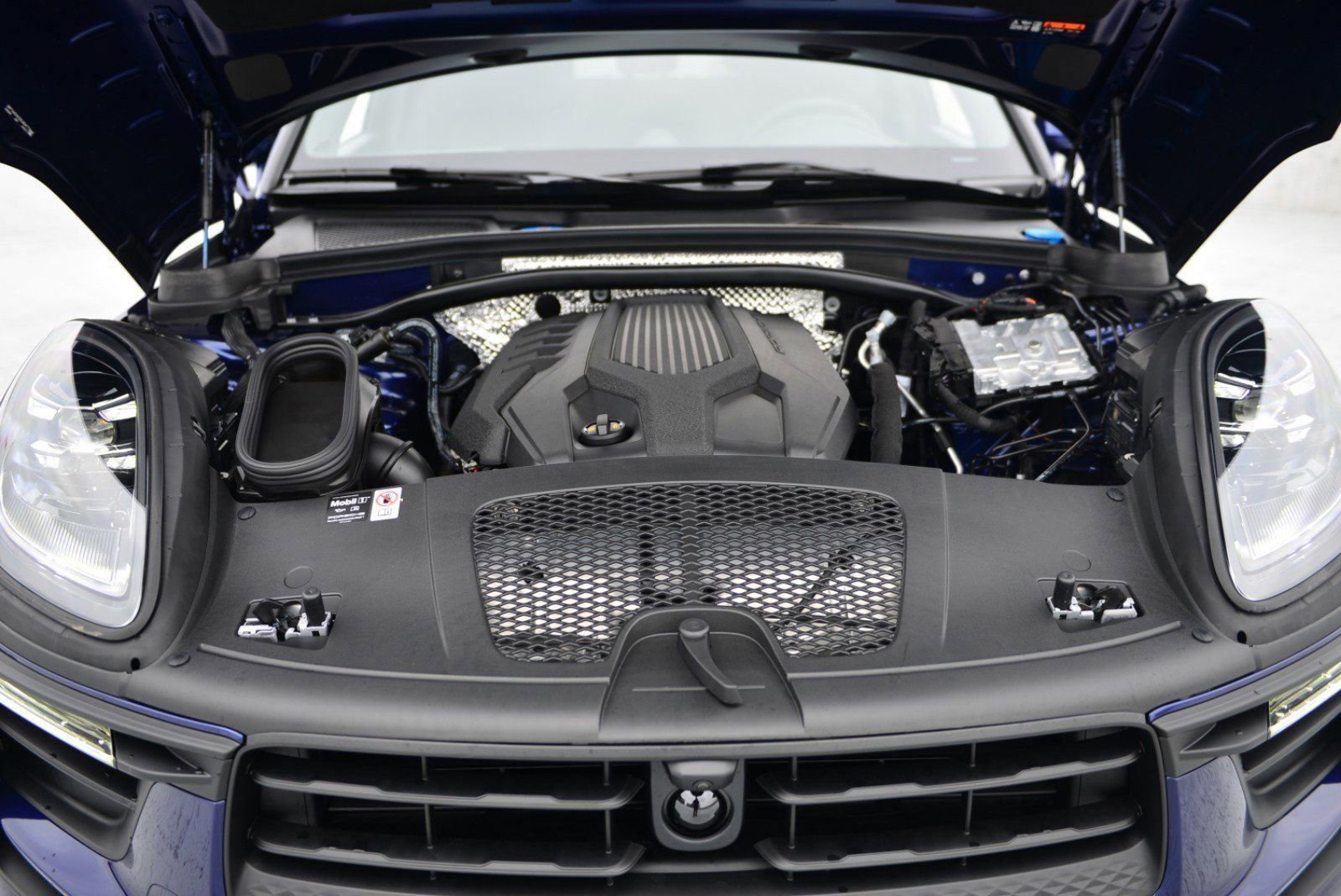 Used 2025 Porsche Macan image 21