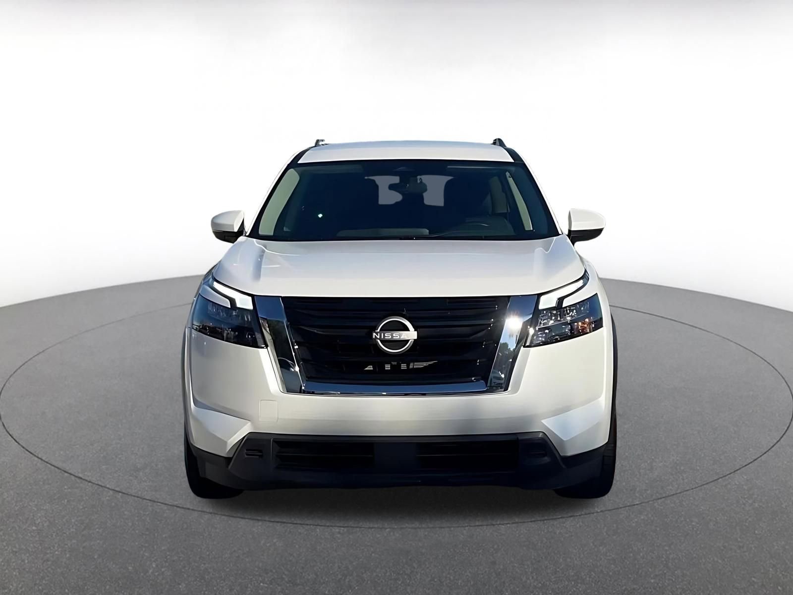 Used 2025 Nissan Pathfinder SV image 4