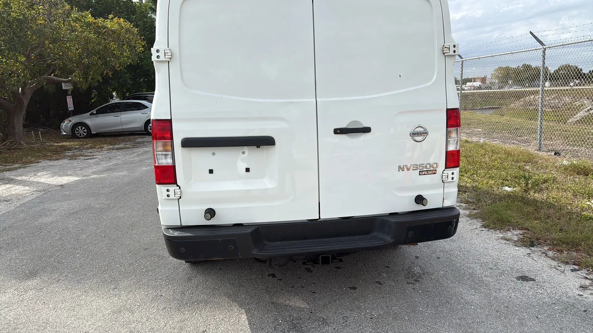 Used 2018 Nissan NV 3500 SV w/ Navigation Package image 4