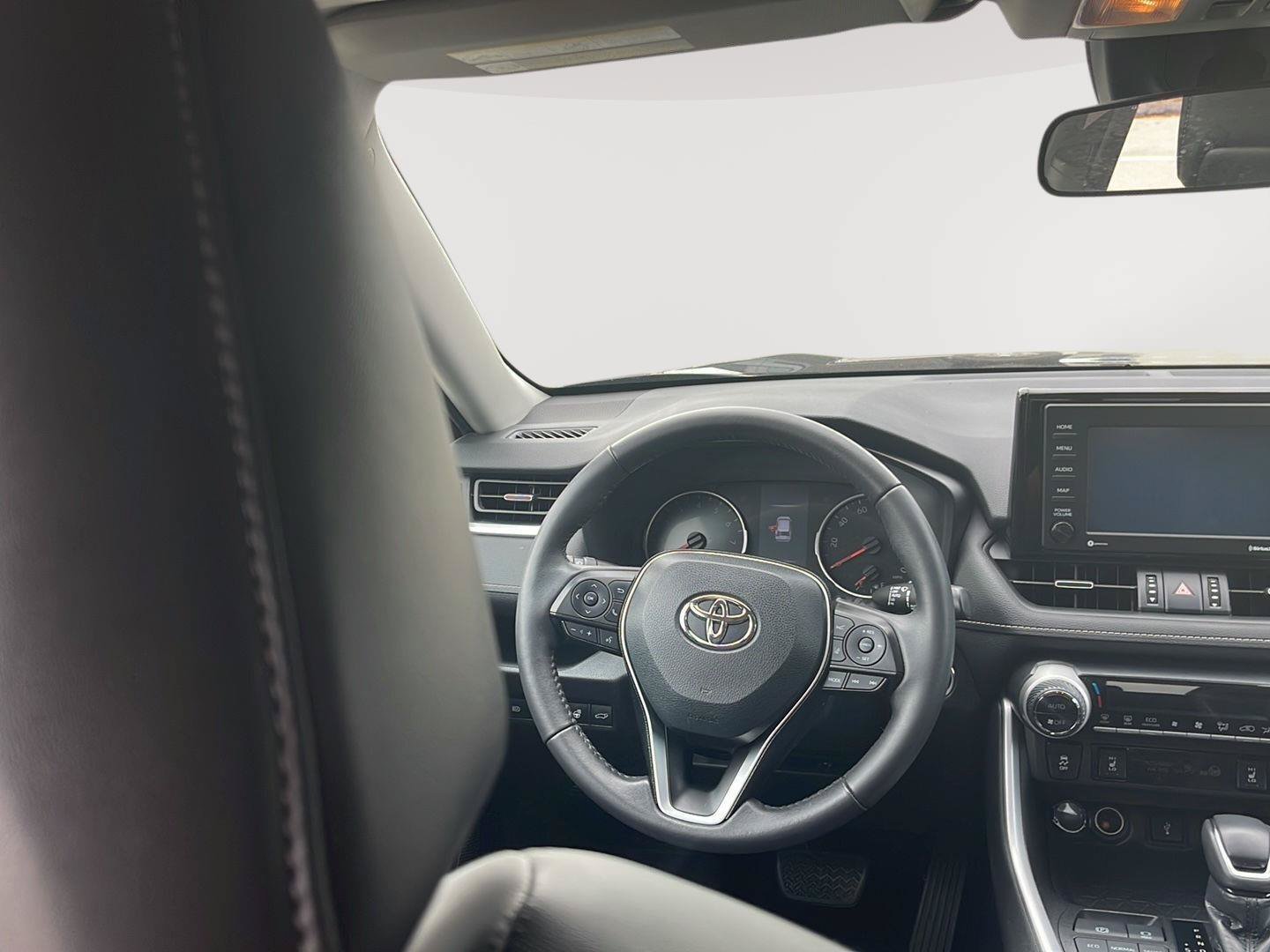 Used 2020 Toyota RAV4 XLE Premium AWD/4WD image 15