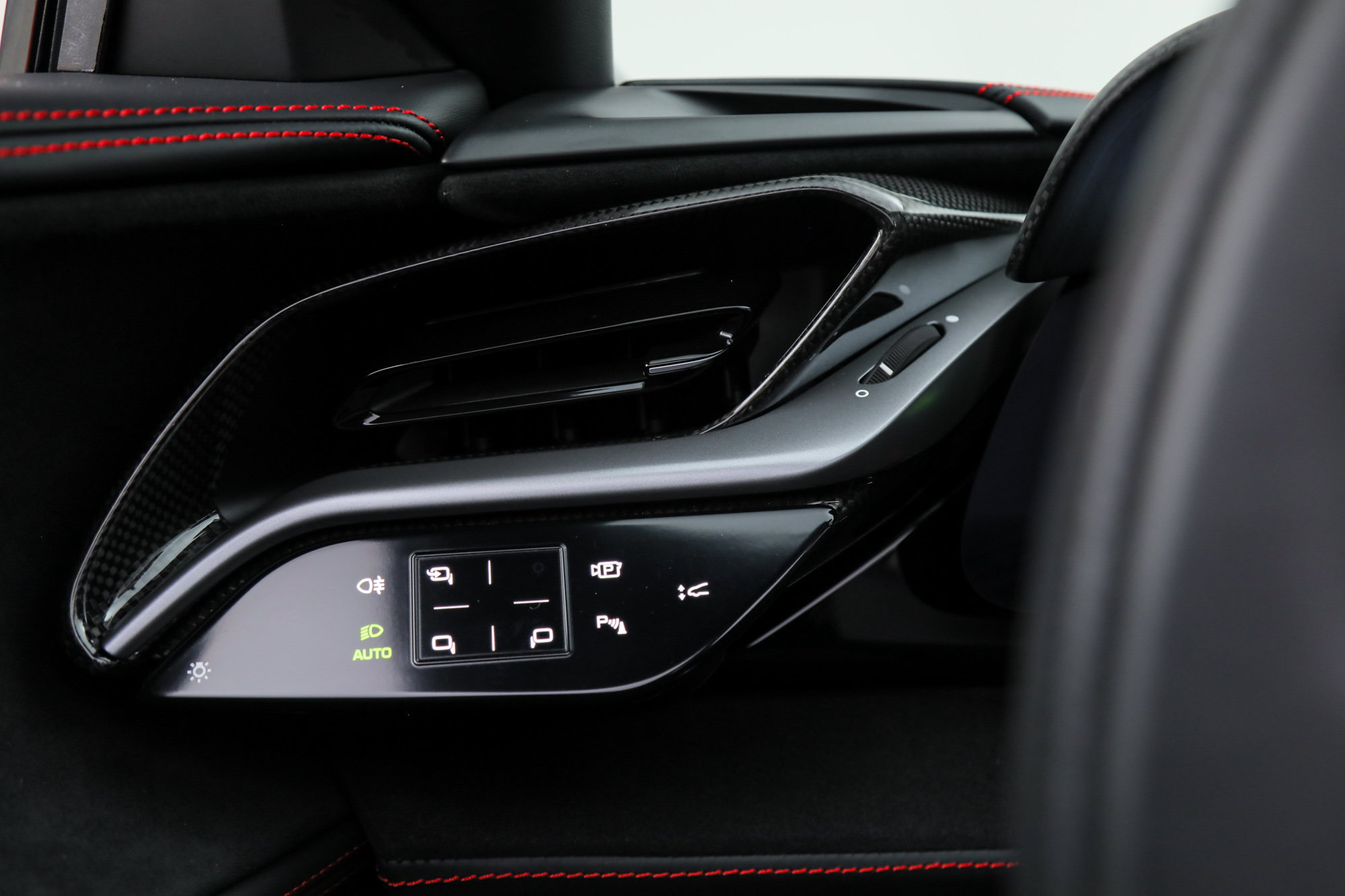 Certified 2025 Ferrari SF90 Spider AWD/4WD image 37