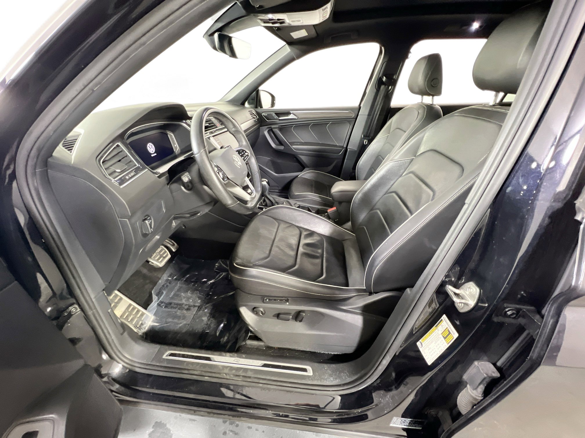 Used 2022 Volkswagen Tiguan SEL R-Line AWD/4WD image 21