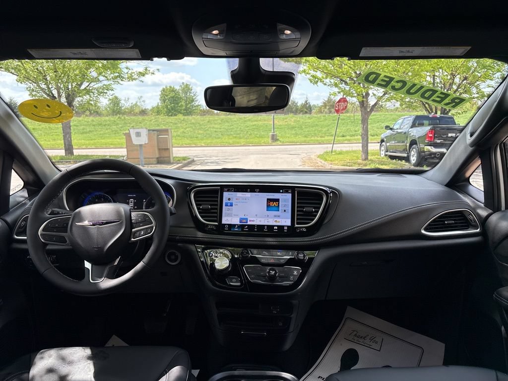 New 2026 Chrysler Pacifica Select FWD image 22
