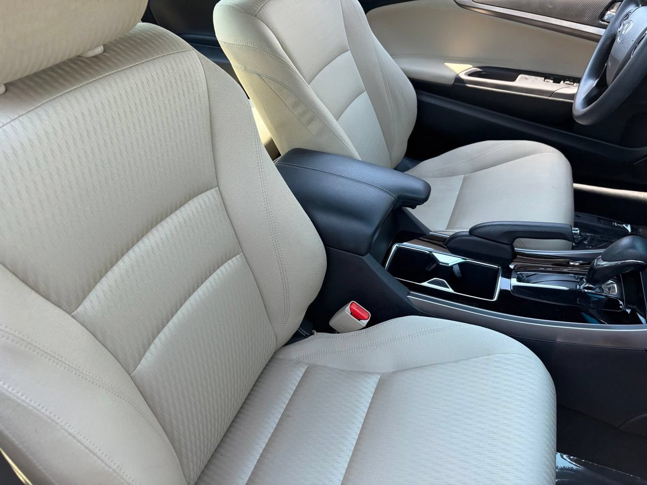 Used 2017 Honda Accord EX image 11