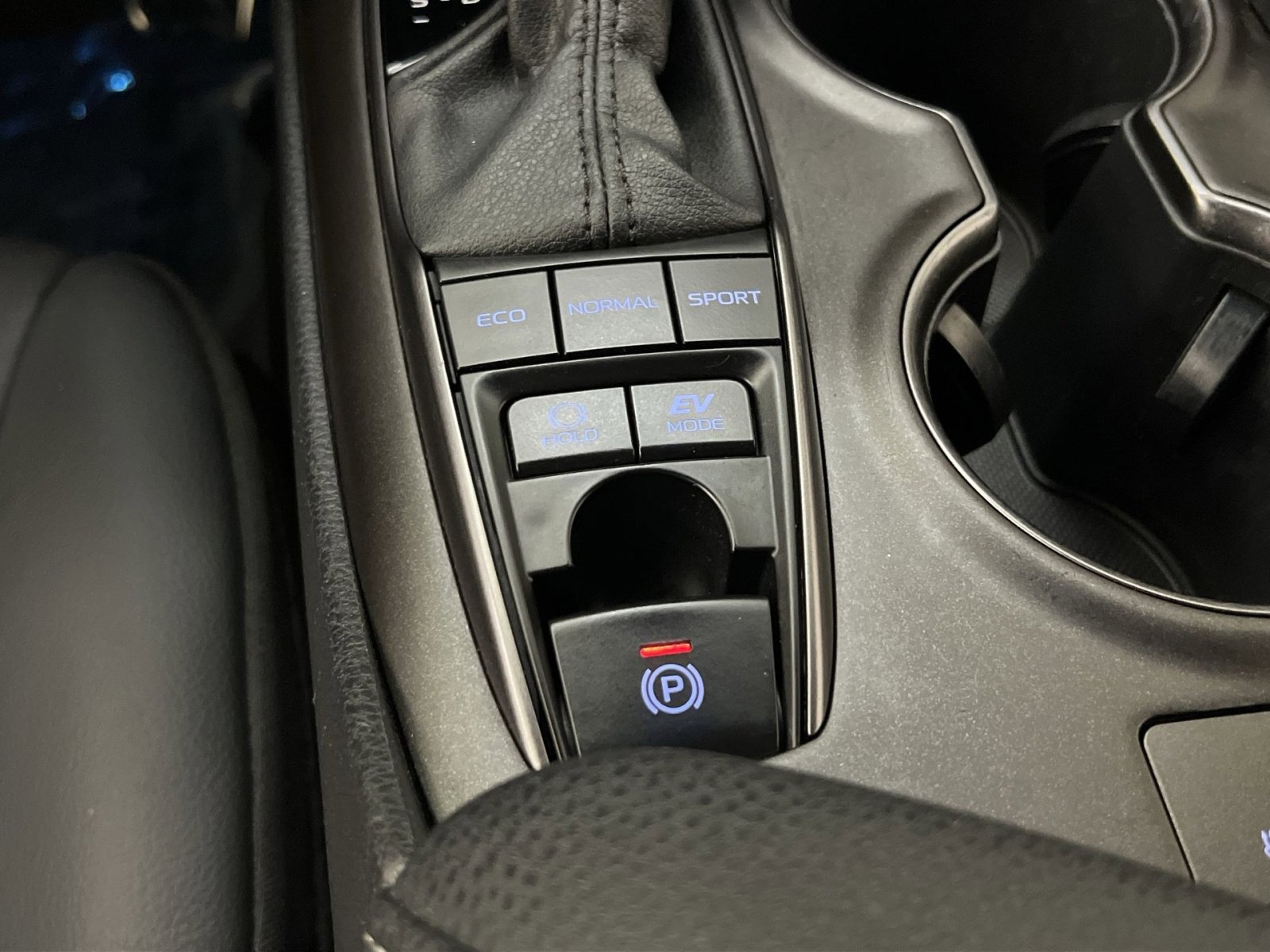 Used 2022 Toyota Camry XSE image 30