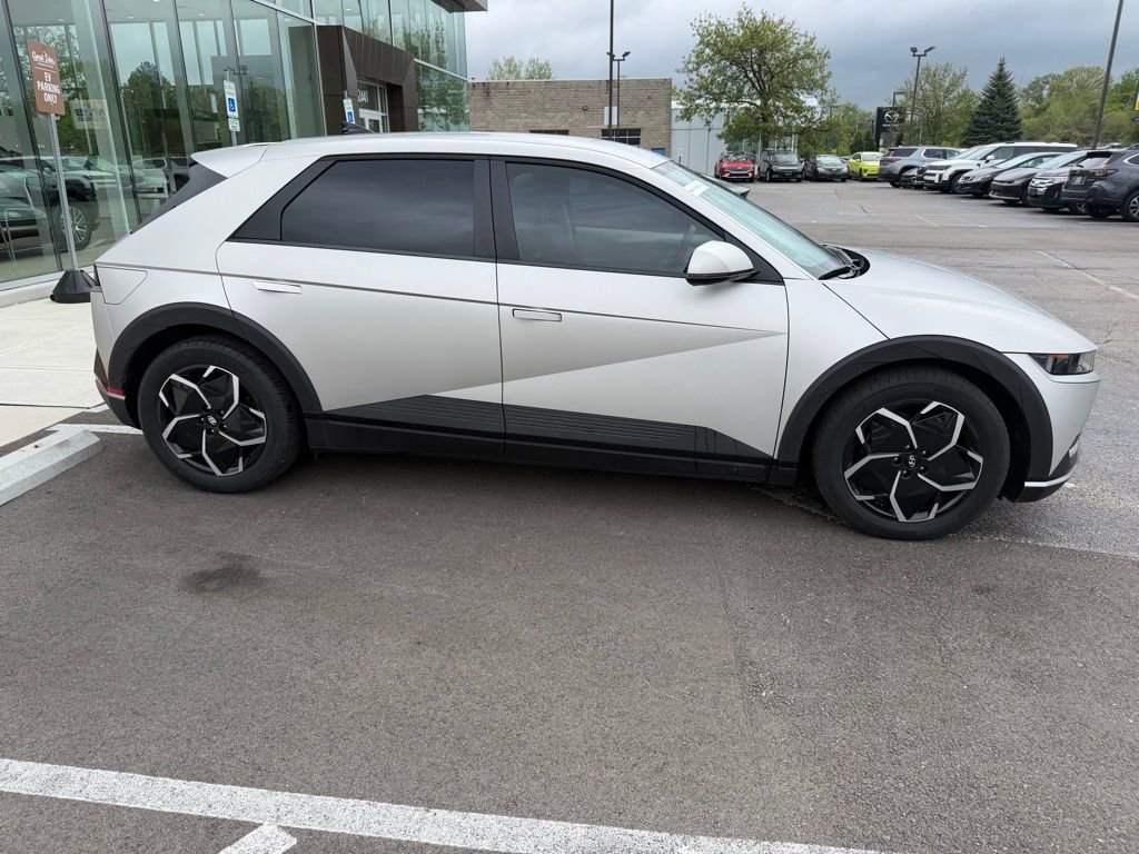 Used 2024 Hyundai Ioniq 5 SEL AWD/4WD image 3