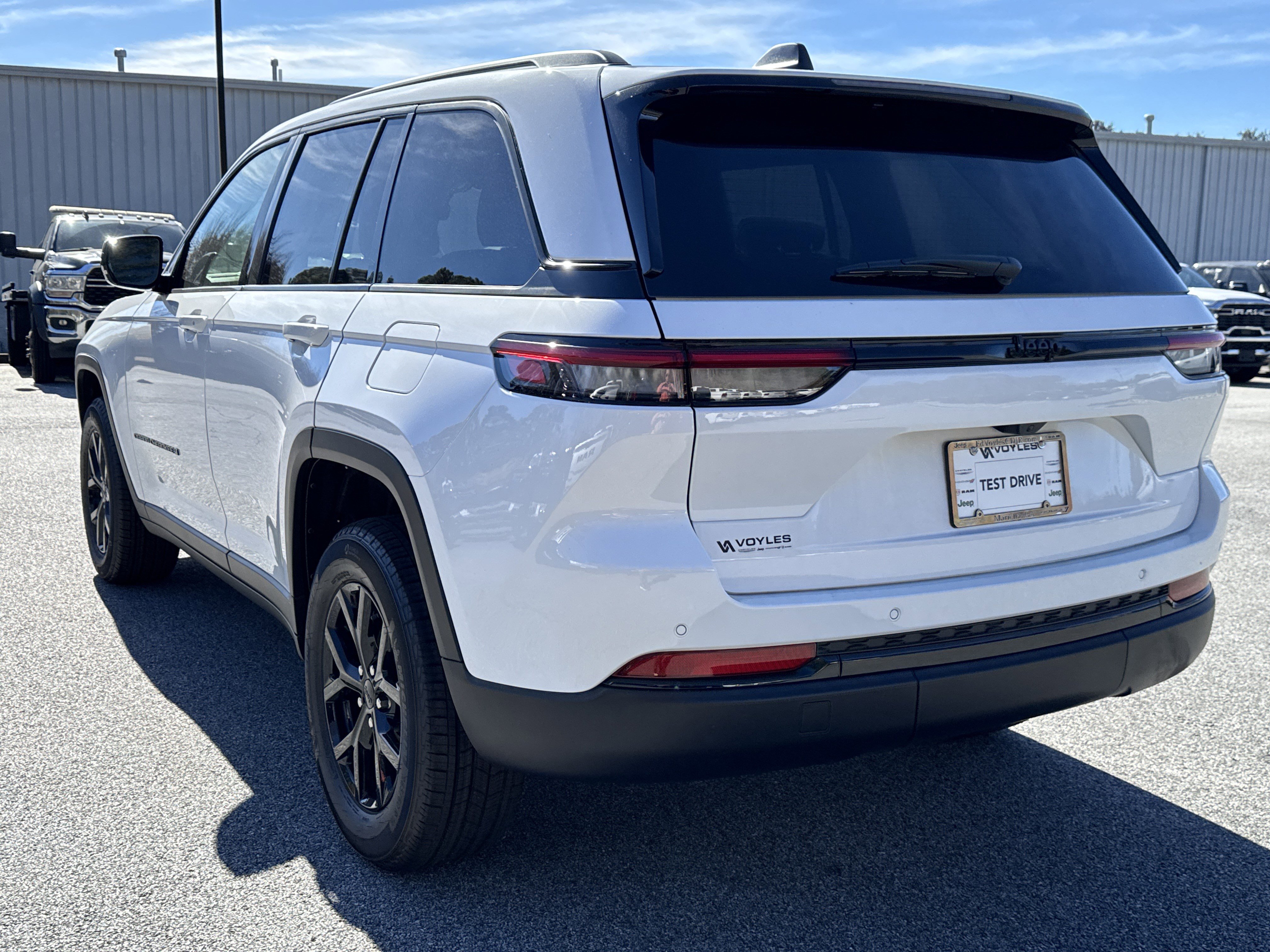 New 2025 Jeep Grand Cherokee Altitude image 6