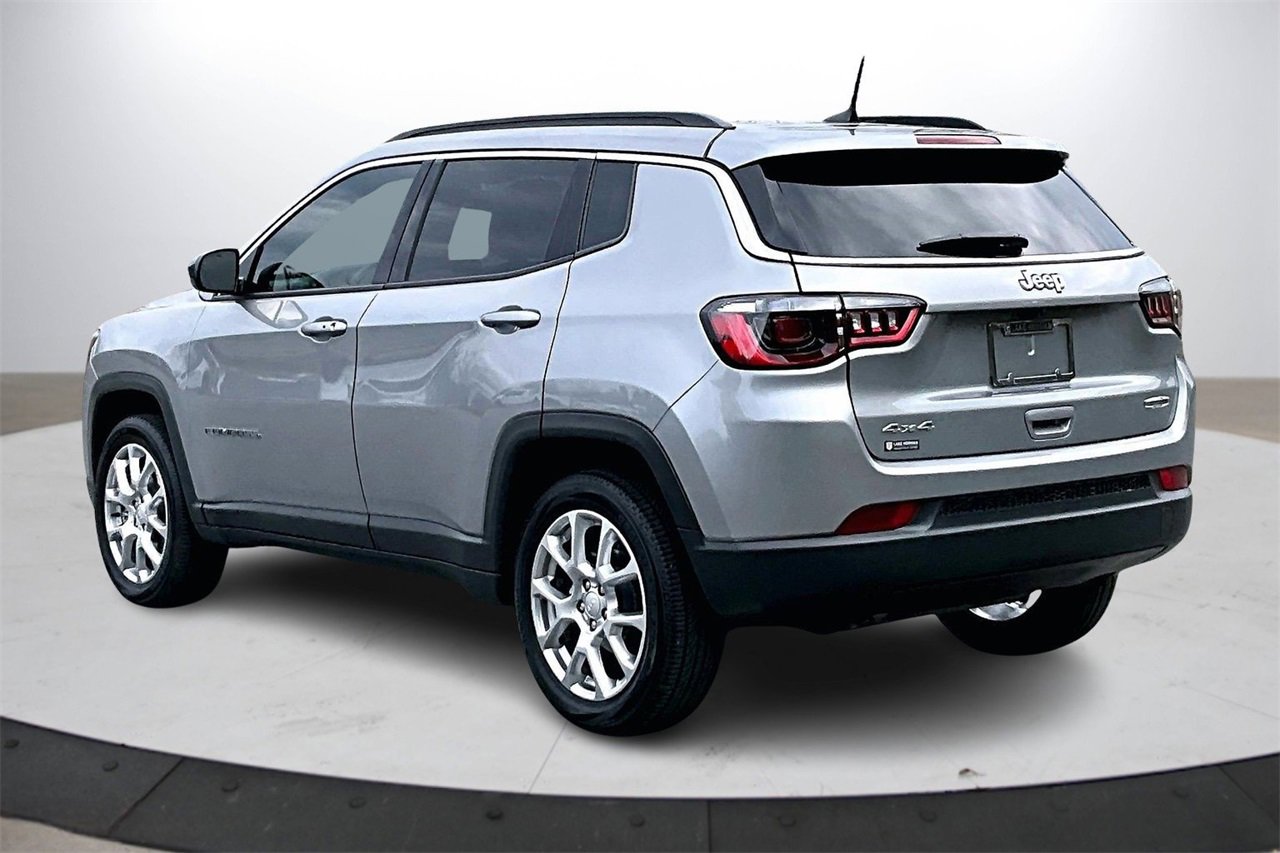 Certified 2024 Jeep Compass Latitude w/ Sun and Sound Group image 7