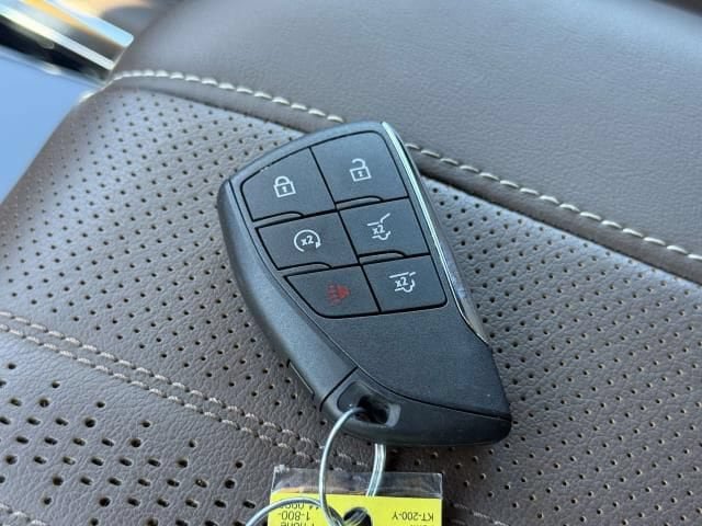 Used 2025 Chevrolet Tahoe High Country AWD/4WD image 35