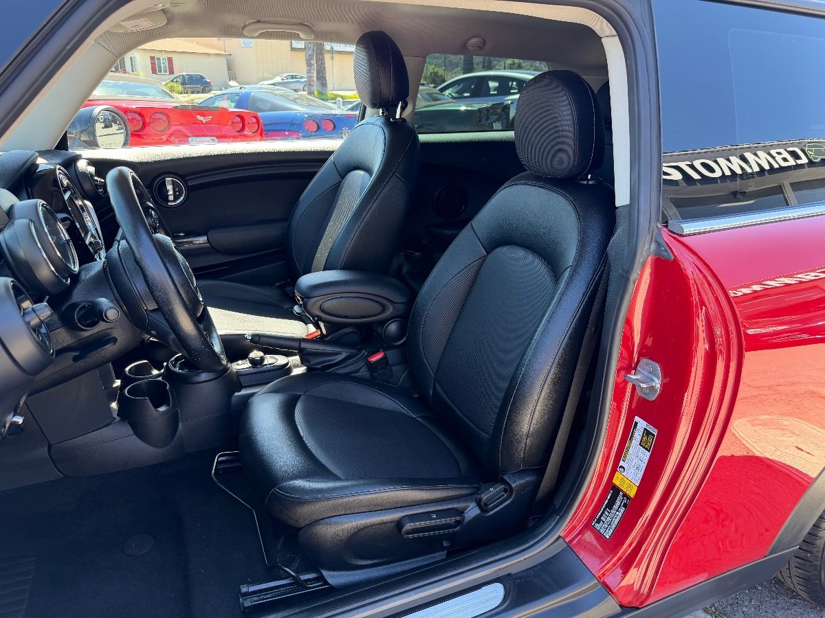 Used 2017 MINI Cooper 2-Door Hardtop image 12
