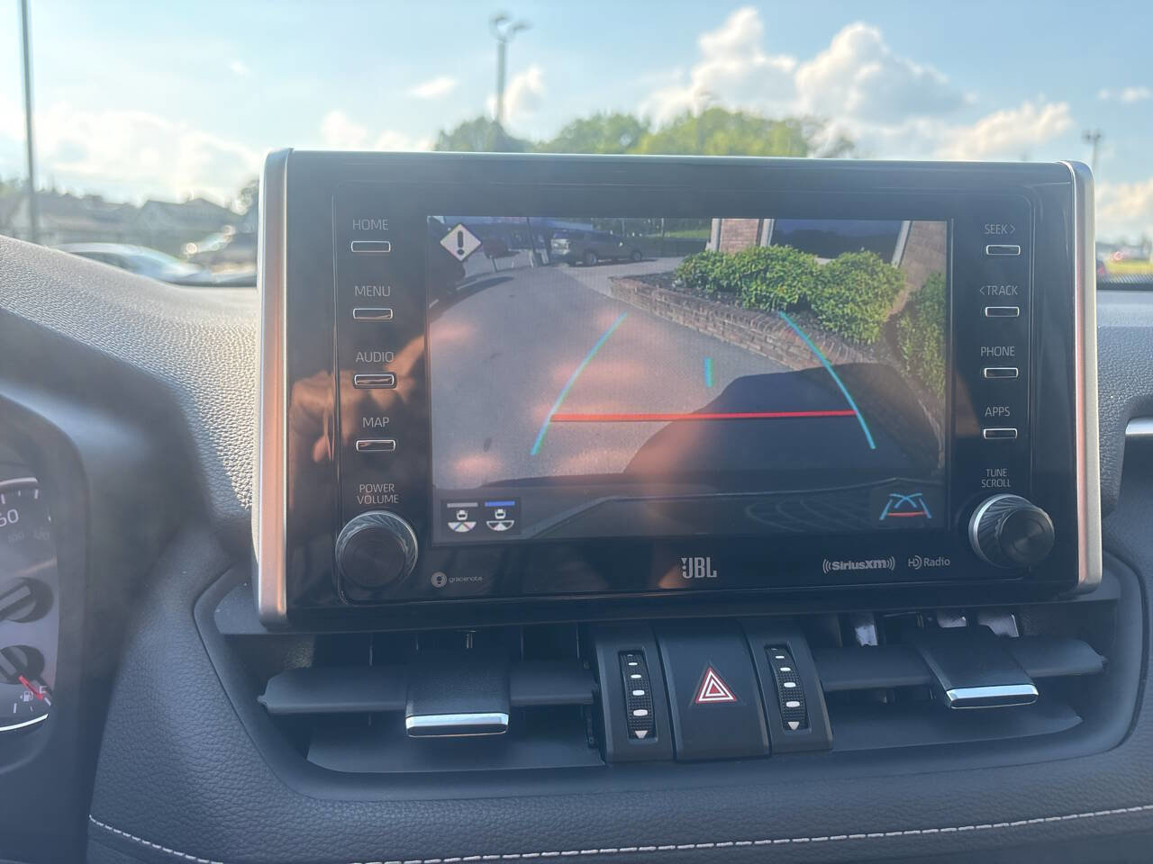 Used 2020 Toyota RAV4 XLE Premium image 33
