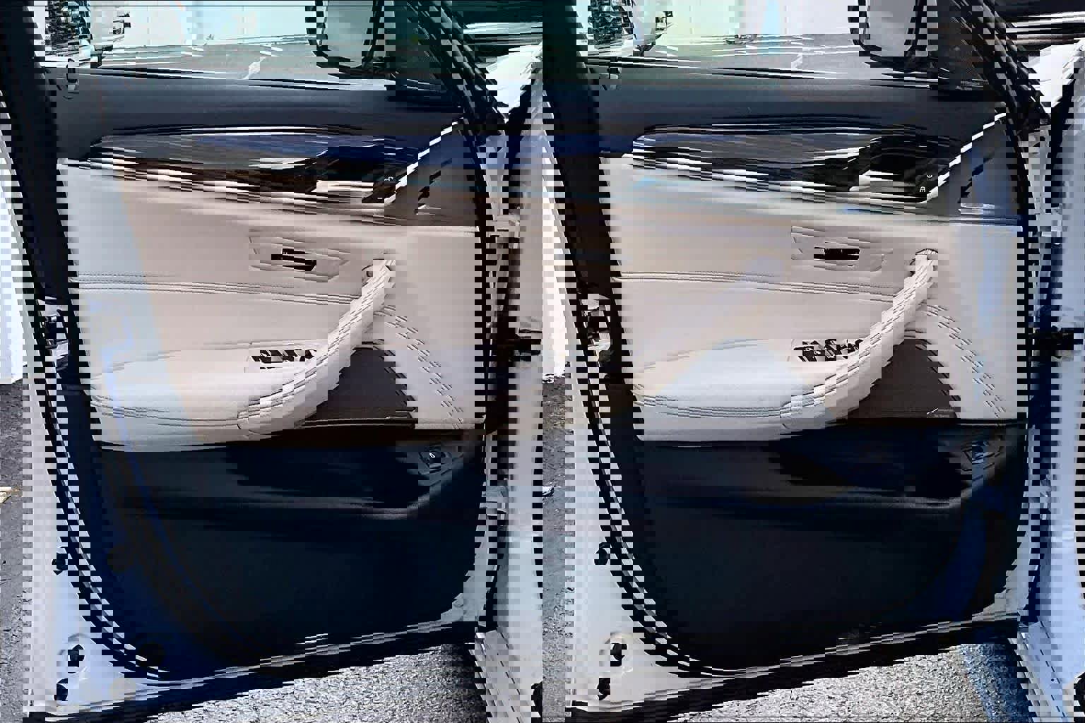 Used 2022 BMW 540i w/ Premium Package image 23