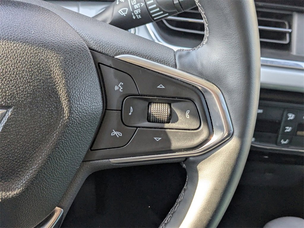 Used 2025 Chevrolet Trax LT w/ LT Convenience Package image 17