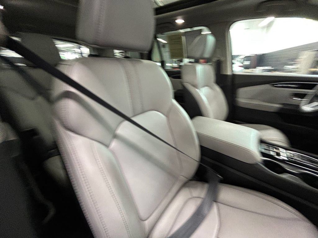 Certified 2023 Honda Pilot Touring image 16