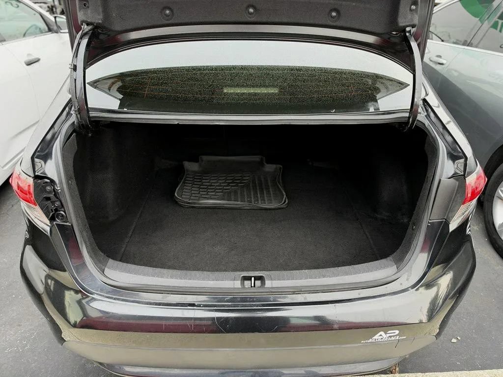 Used 2021 Toyota Corolla LE FWD image 19