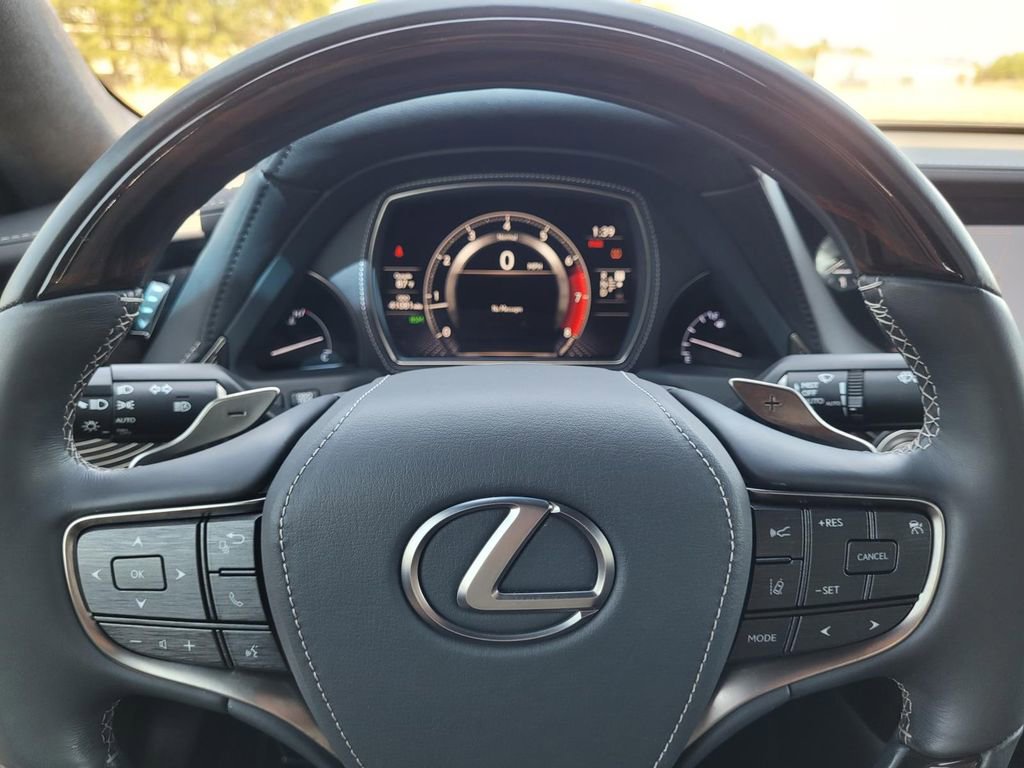 Used 2018 Lexus LS 500 w/ Luxury Package image 23