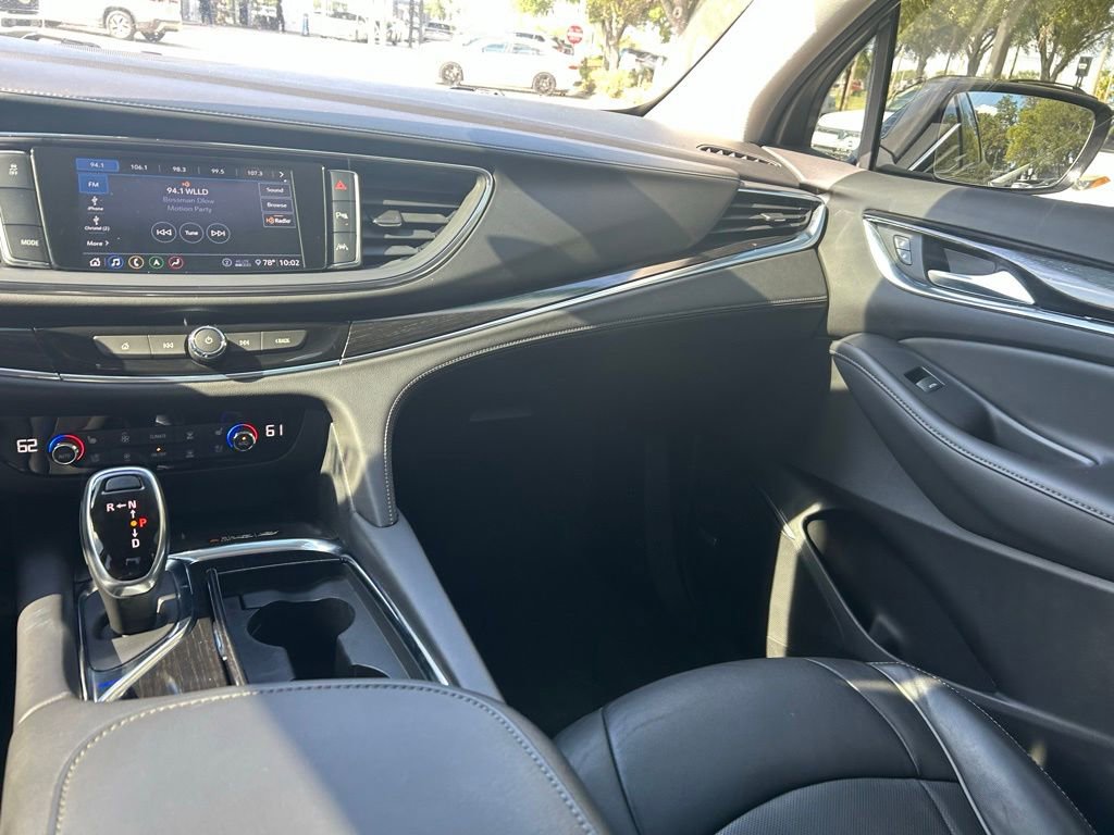 Used 2021 Buick Enclave Avenir w/ Avenir Technology Package FWD image 11