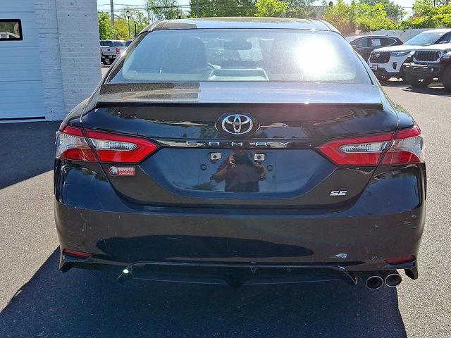 Used 2018 Toyota Camry SE w/ Moonroof Package FWD image 5
