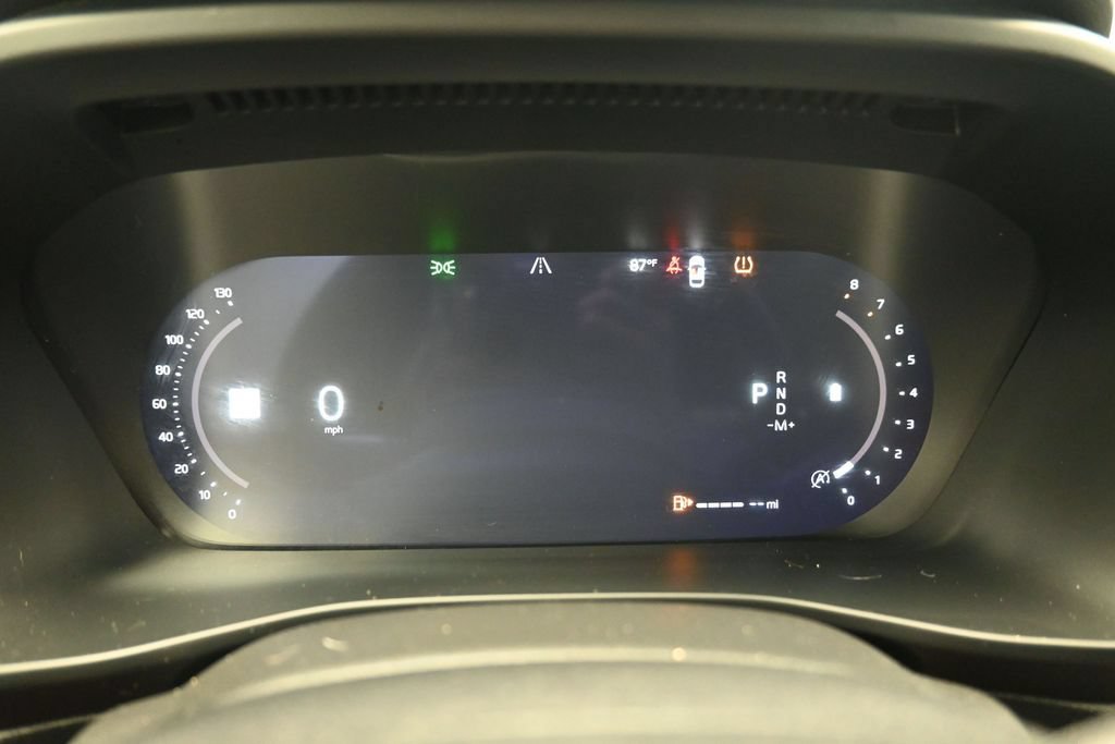 Used 2023 Volvo XC40 B4 Ultimate FWD image 6