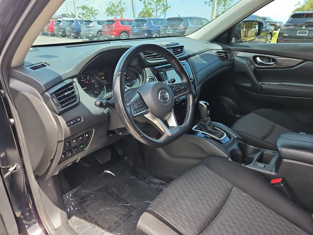 Used 2019 Nissan Rogue SV w/ Premium Package image 16