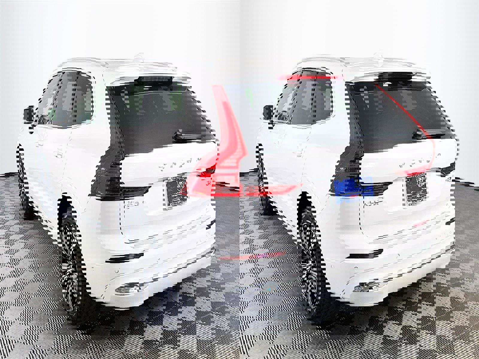 Used 2023 Volvo XC60 B5 Plus w/ Climate Package image 6