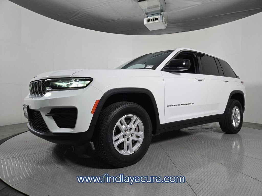 Used 2023 Jeep Grand Cherokee Laredo AWD/4WD image 2