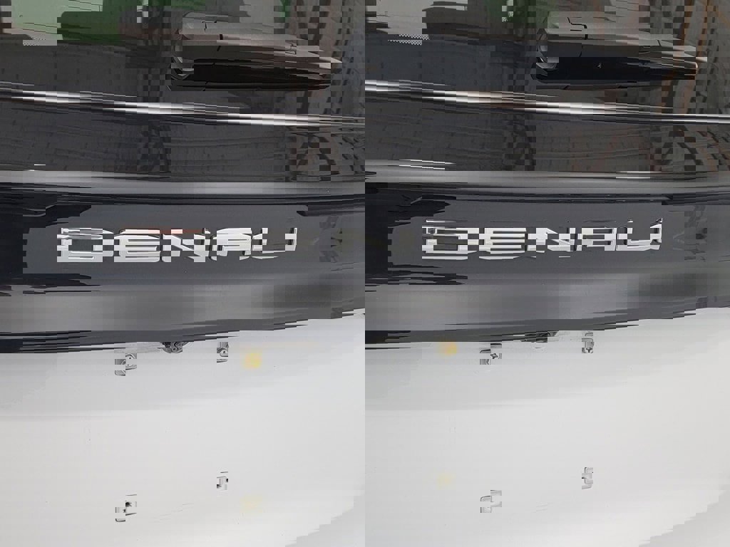 Used 2024 GMC Acadia Denali image 10