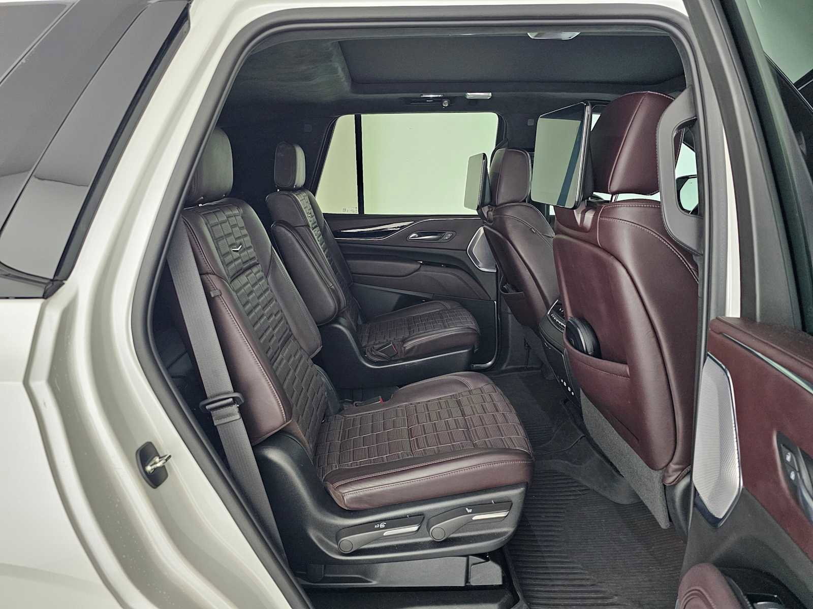 Used 2023 Cadillac Escalade Sport Platinum w/ LPO, ONYX Package image 12