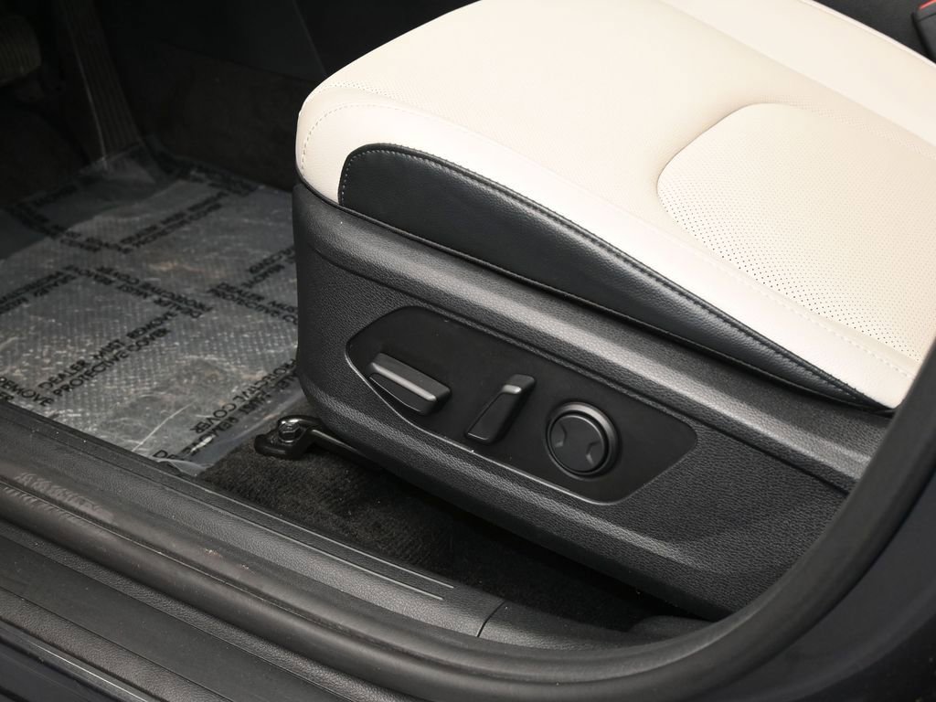 Used 2023 Kia Sportage EX image 12