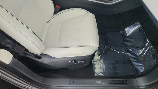 Used 2024 Tesla Model X Plaid image 23