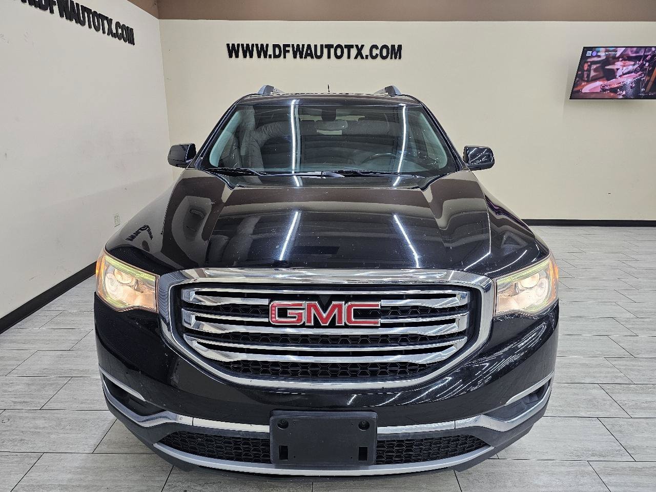 Used 2017 GMC Acadia SLT FWD image 3