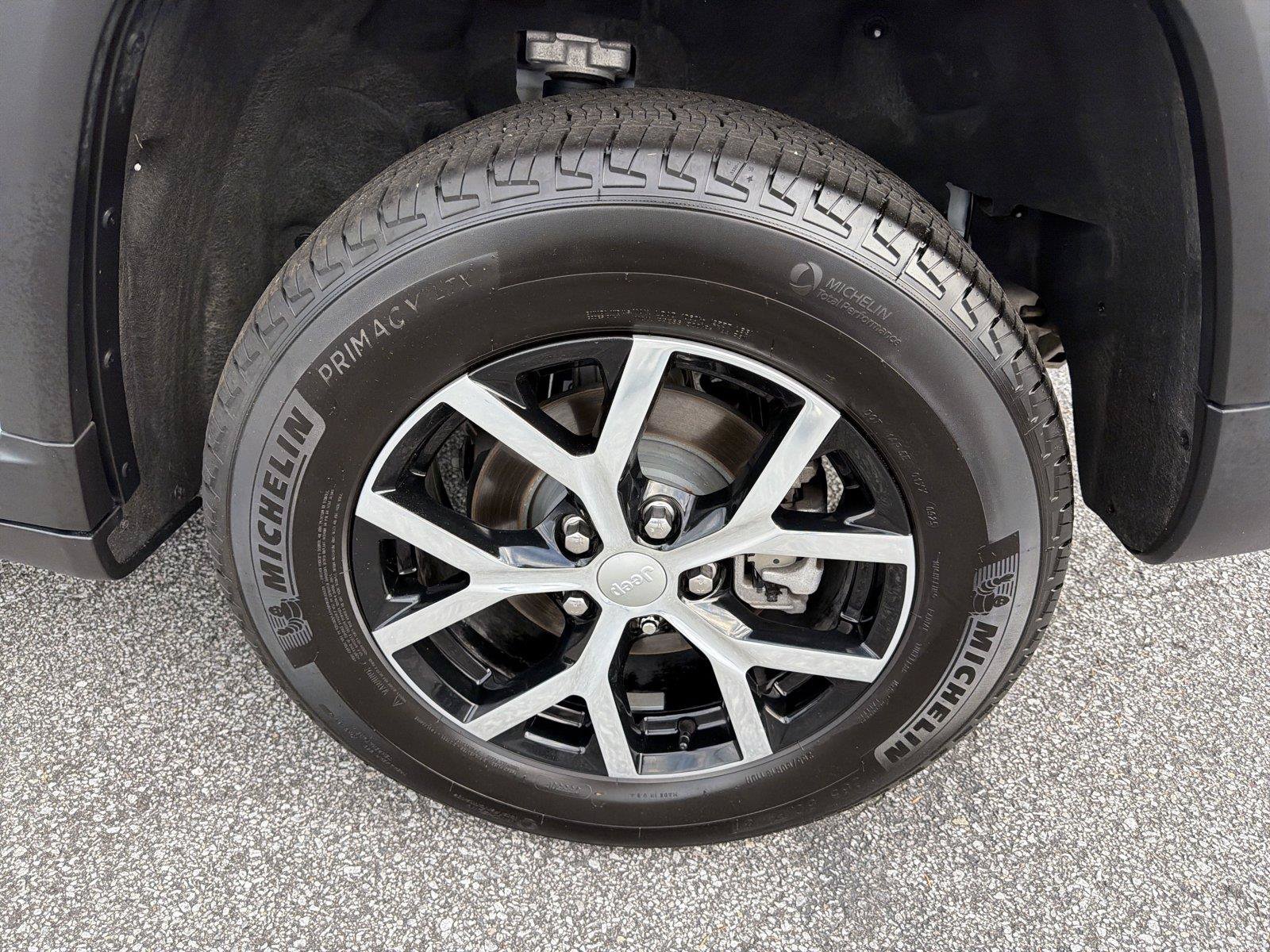 Used 2025 Jeep Grand Cherokee Limited AWD/4WD image 19
