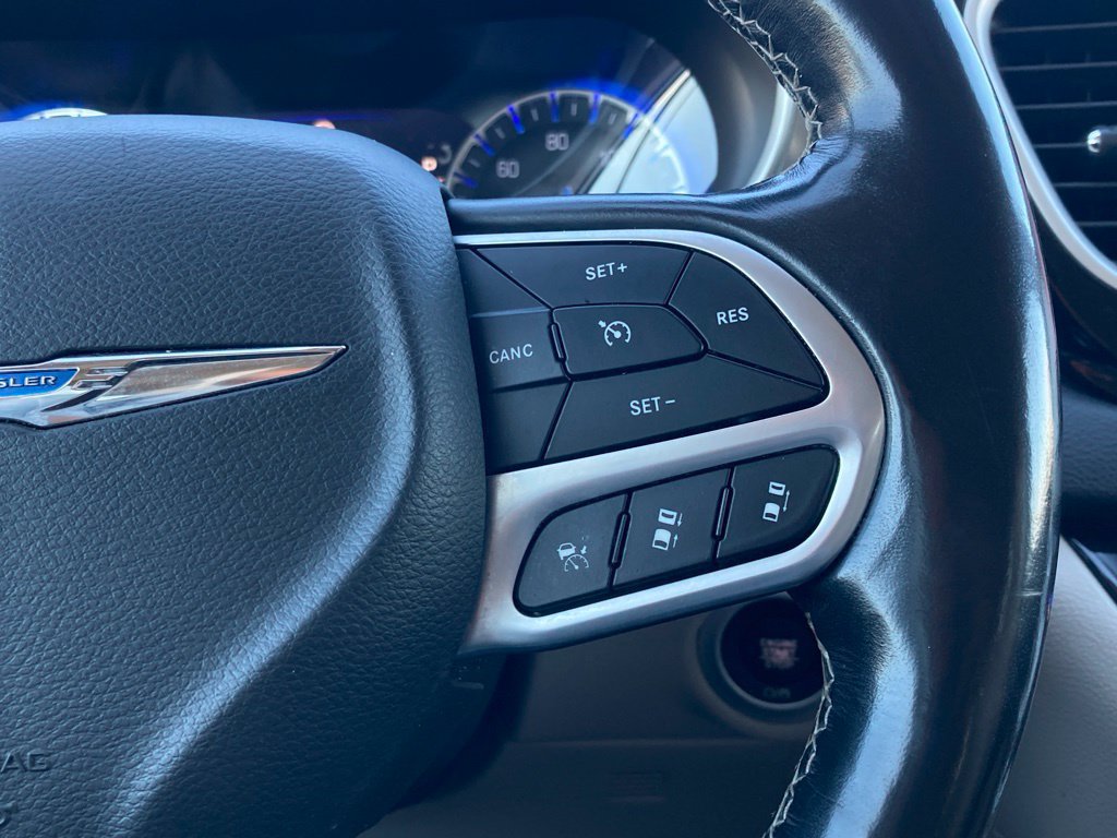 Used 2021 Chrysler Pacifica Touring-L FWD image 18