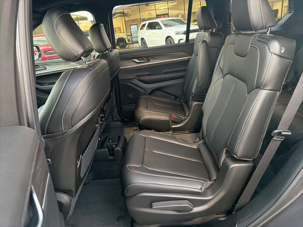 New 2025 Jeep Grand Cherokee L Limited image 18