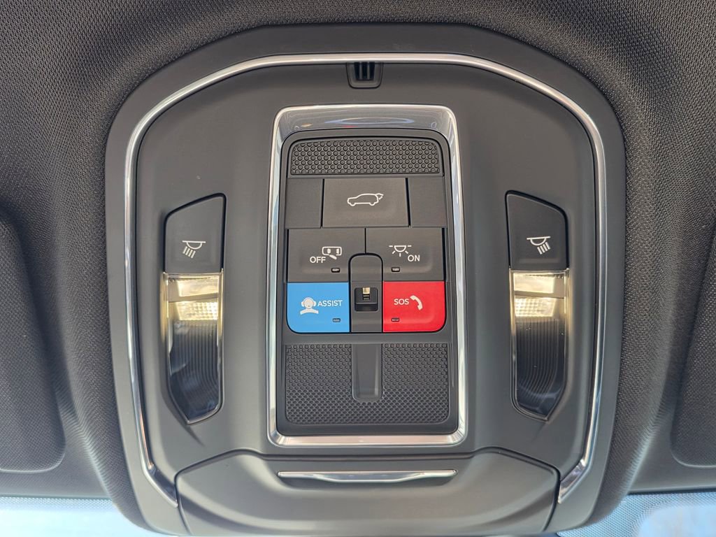 Used 2024 Jeep Grand Cherokee Limited w/ Black Appearance Package image 27