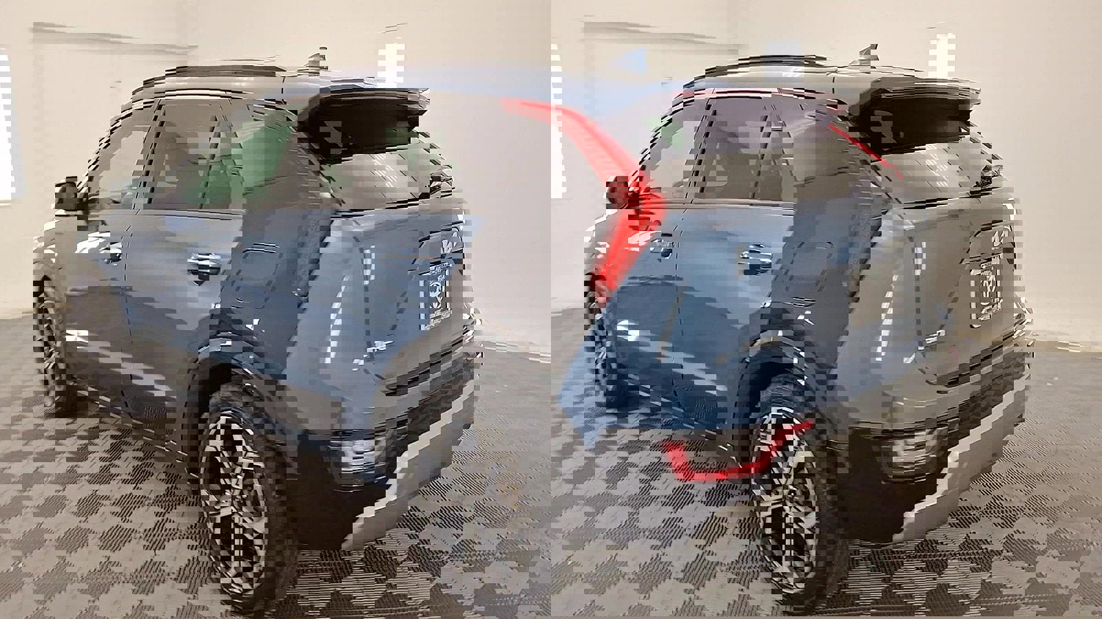 Used 2023 Kia Niro SX Touring image 2